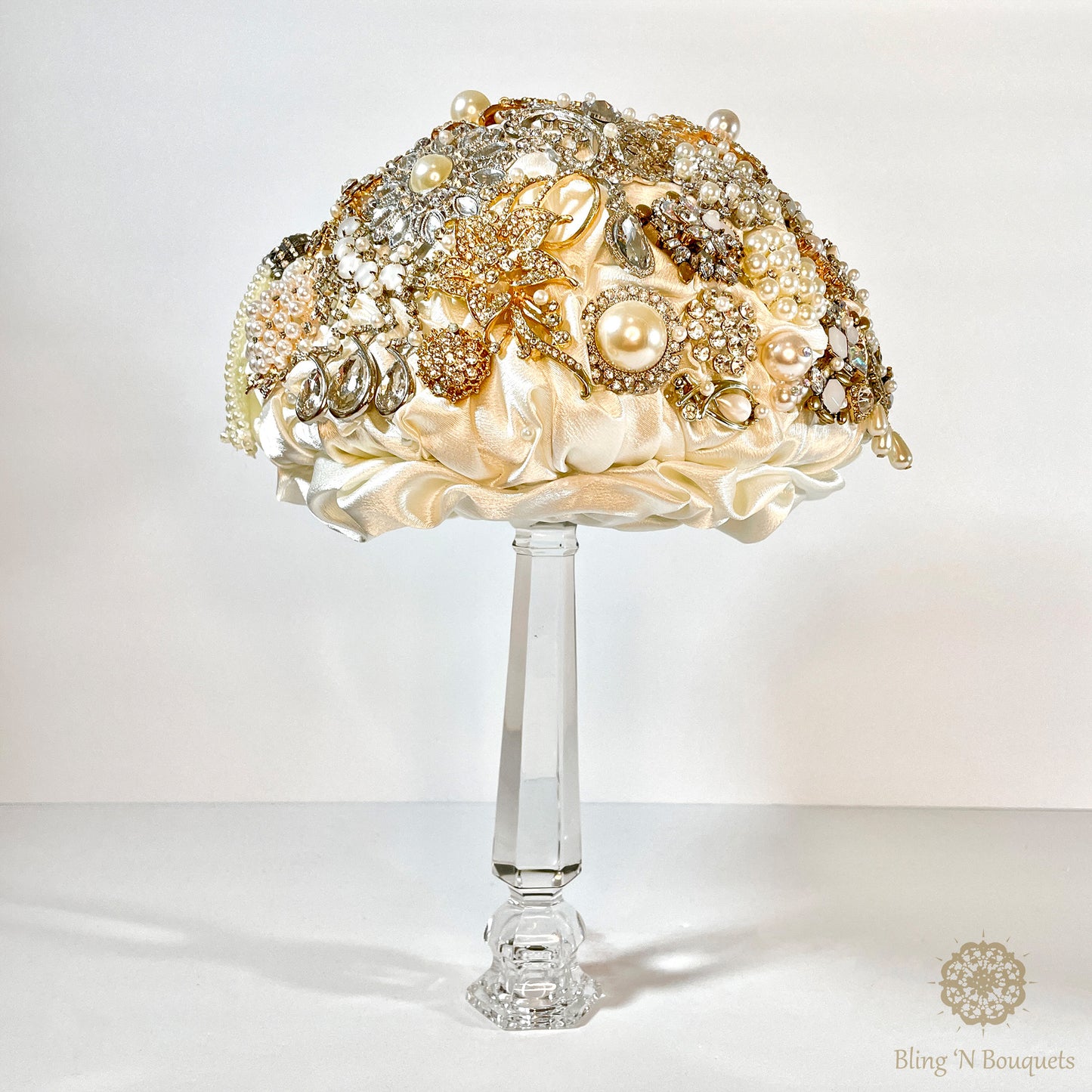 Brooch bouquet 'Simply Love' Jeweled bridal wedding bouquet White, Silver, Gold, Ivory, Pearls