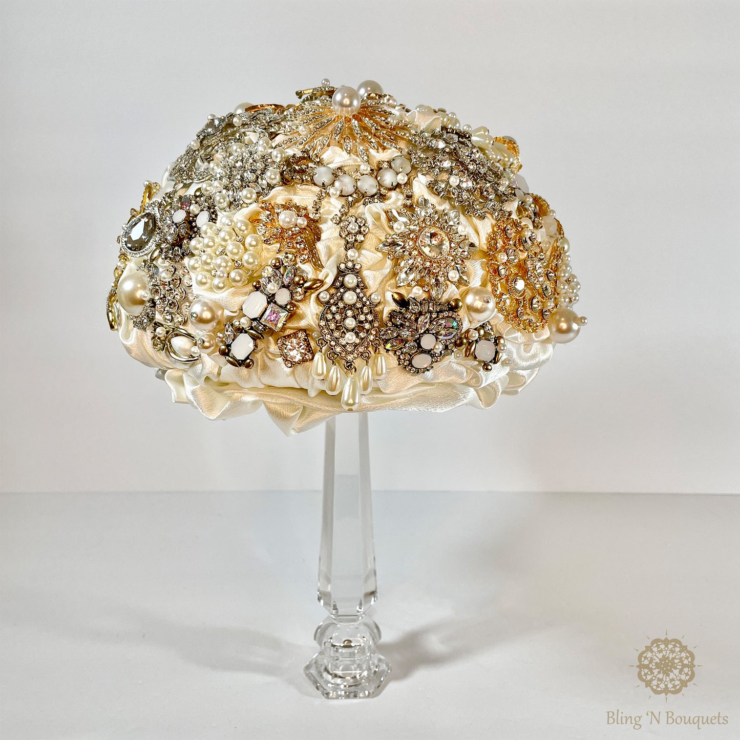 Brooch bouquet 'Simply Love' Jeweled bridal wedding bouquet White, Silver, Gold, Ivory, Pearls