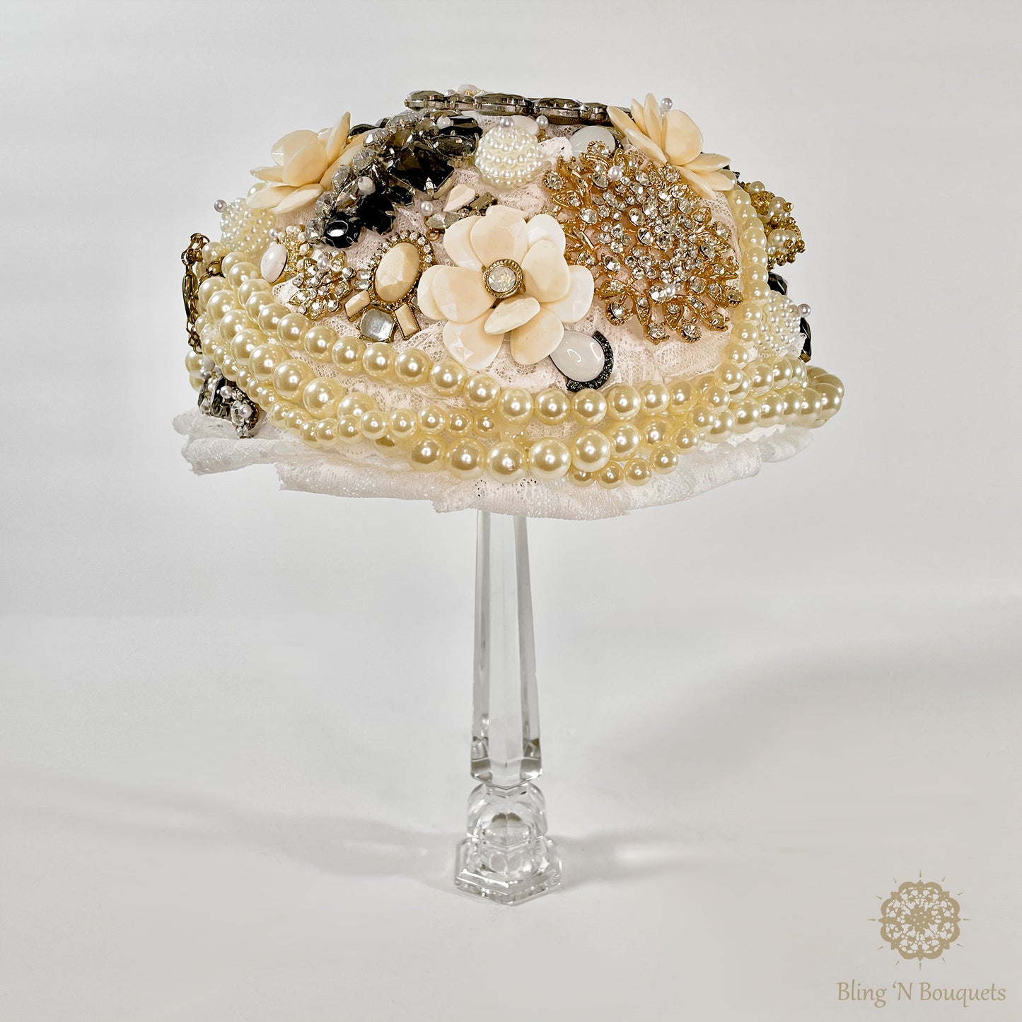 Jeweled brooch bouquet 'Timeless' Classic wedding bridal bouquet Black White Ivory Pearls