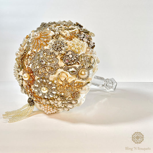 Brooch bouquet 'Simply Love' Jeweled bridal wedding bouquet White, Silver, Gold, Ivory, Pearls