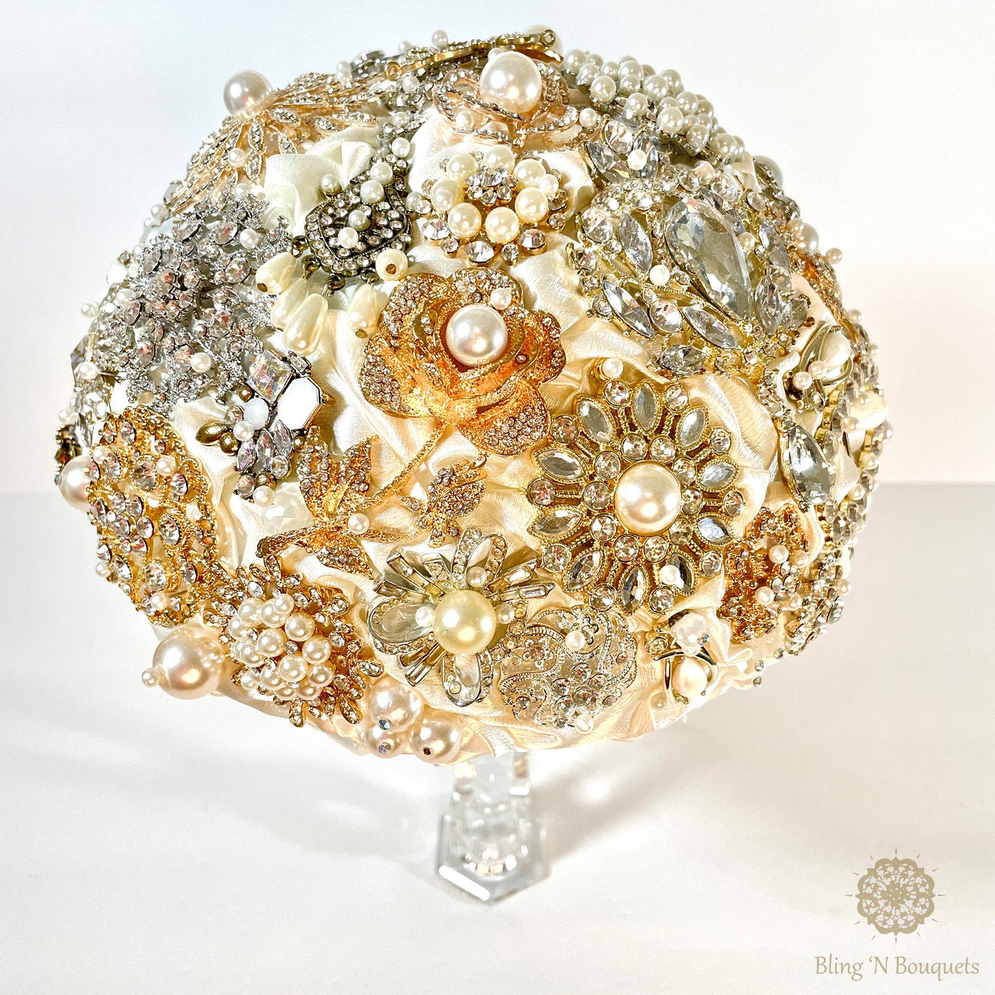 Brooch bouquet 'Simply Love' Jeweled bridal wedding bouquet White, Silver, Gold, Ivory, Pearls